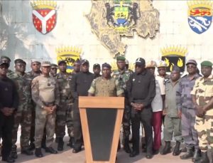 Kamerun ve Ruanda’da “Darbe” önlemleri; ordu saflarında değişiklik