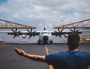 Havayolları yolcu tahliyeleri için Maui’ye uçak gönderiyor