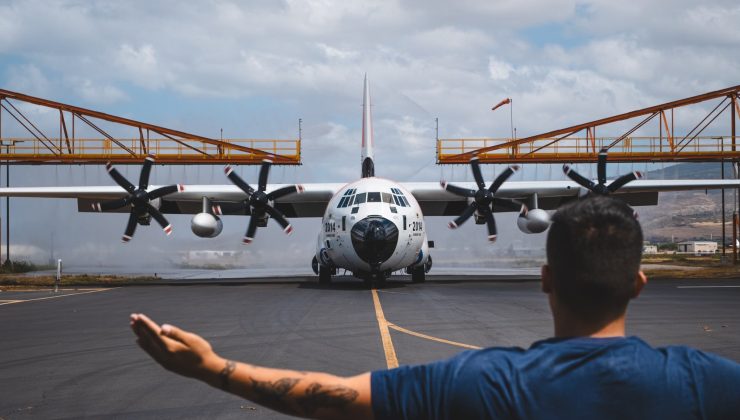 Havayolları yolcu tahliyeleri için Maui’ye uçak gönderiyor