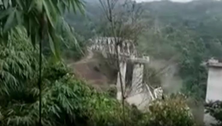 Hindistan’da demir yolu köprüsünün çökmesi nedeniyle 17 kişi hayatını kaybetti