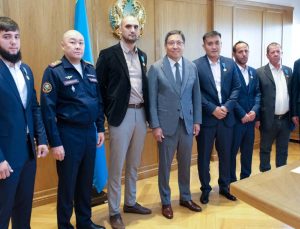 Kazakistan’da yangında hayat kurtaran 2 Türk’e devlet madalyası