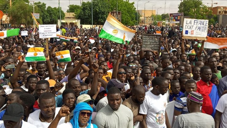 Nijer’de darbe destekçileri yeniden sokakta