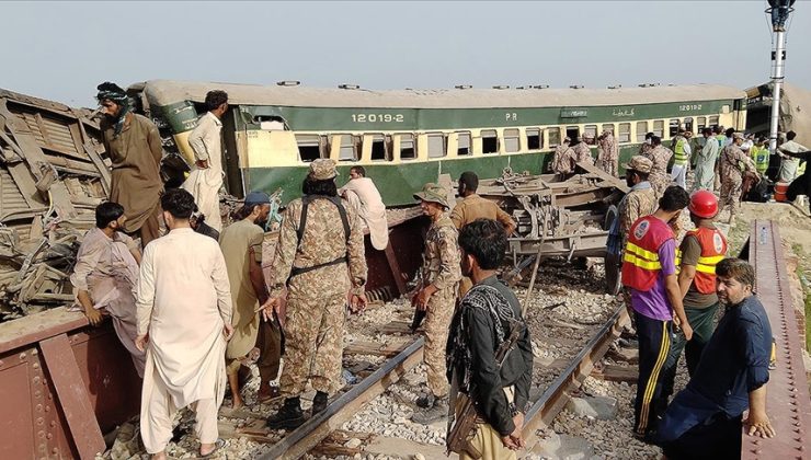 Pakistan’da tren raydan çıktı: En az 30 kişi hayatını kaybetti