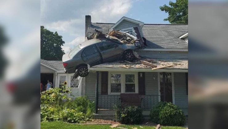 Otomobil evin ikinci katına girdi, bu nasıl kaza?