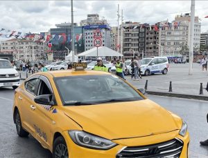 İstanbul’da yolcu seçen taksiciler sivil polise denk geldi