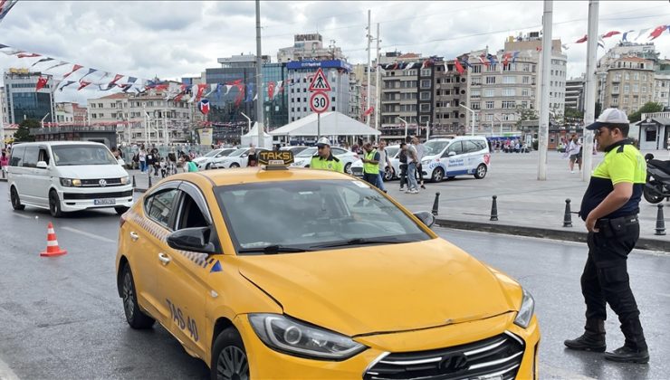İstanbul’da yolcu seçen taksiciler sivil polise denk geldi