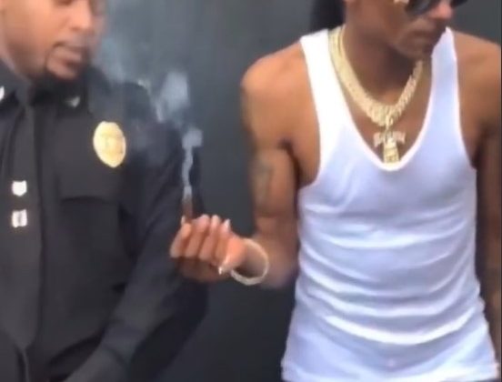 Snoop Dogg’dan görevliye bir garip ‘ikram’