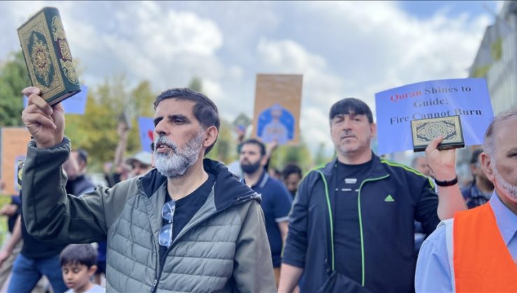 Hollanda’da Müslümanlar, Kur’an-ı Kerim’e yönelik saldırıları protesto etti