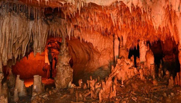 ‘Tulumtaş Mağarası’ sıcaktan bunalanların akınına uğradı