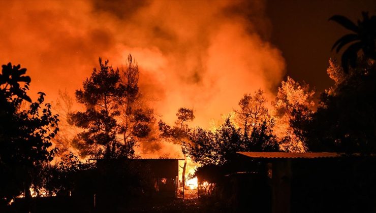 Yunanistan’da devam eden yangın Türk köylerine sıçradı