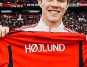 Manchester United Rasmus Hojlund’un formalarını bir harf yüzünden satamıyor