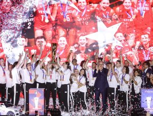 “Filenin Sultanları” Avrupa şampiyonluğunu vatandaşlarla birlikte kutladı
