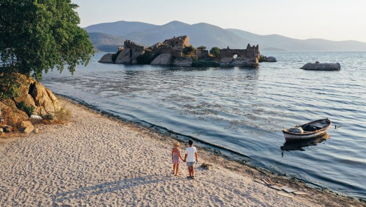 Kuş cenneti Bafa Gölü’nün suyu yaklaşık 20 metre çekildi