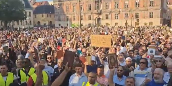 İsveç’te Kur’an-ı Kerim’e saldırı nedeniyle başlayan protestolar gece de sürdü