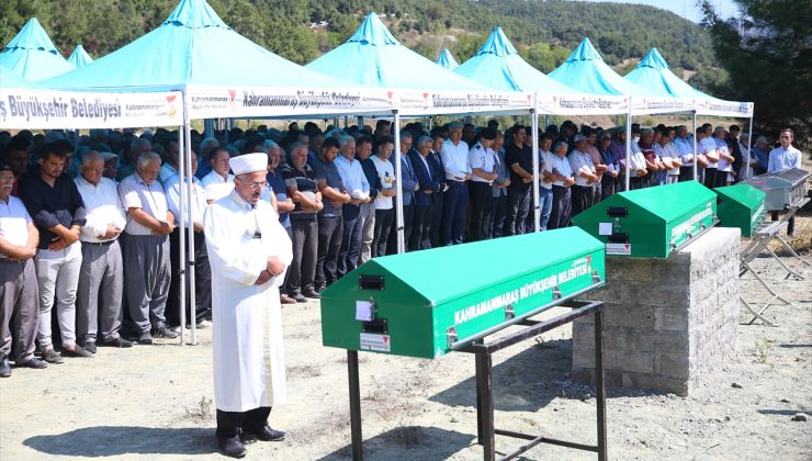 Kahramanmaraş’ta freni boşalan kamyonun çarpması sonucu hayatını kaybeden 4 kişi toprağa verildi