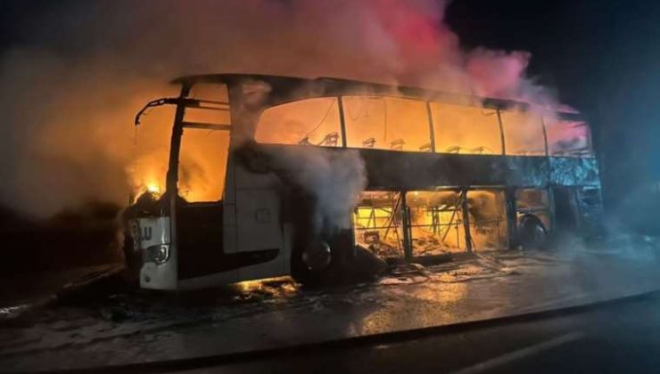Seyir halindeki yolcu otobüsü yandı!