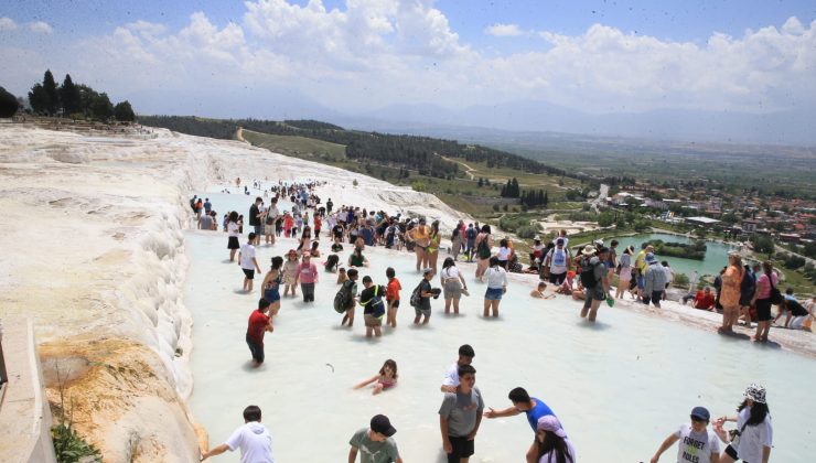Pamukkale’yi 8 ayda 1 milyon 512 bin kişi ziyaret etti