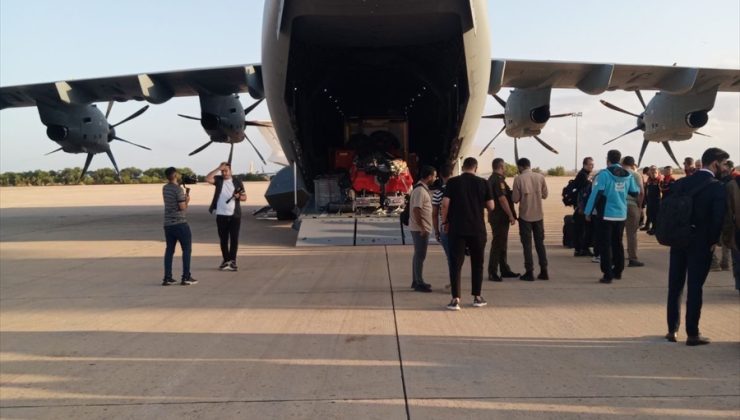 AFAD’ın arama kurtarma ekiplerini götüren uçak Libya’ya ulaştı