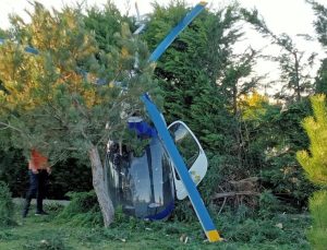 Afyonkarahisar’da iniş sırasında ağaçlara takılan helikopter düştü