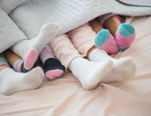 Çorapla uyuyanlara kötü haber, tuvalette uyumaktan daha beter