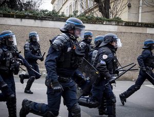 Fransa’da 7 okul terör tehdidi nedeniyle tahliye edildi