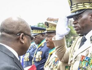 Gabon’da darbe: Yönetime el koyan General Nguema demokrasi sözü verdi
