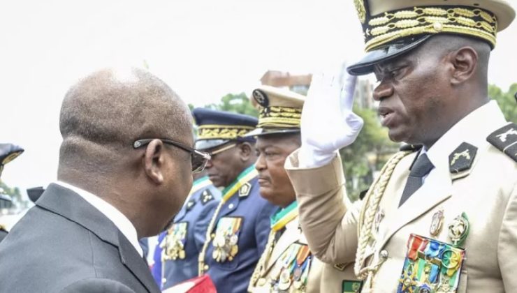 Gabon’da darbe: Yönetime el koyan General Nguema demokrasi sözü verdi