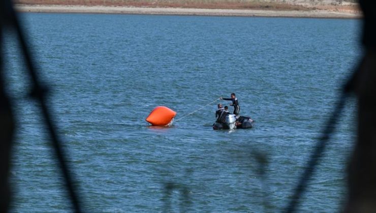 Tahtalı Barajı’na düşen helikopterde bulunan 3 personelden 1’inin cansız bedenine ulaşıldı