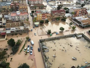 İspanya’da ulaşımda aksamaya yol açan şiddetli yağışlar sonucu 2 kişi öldü, 3 kişi kayboldu