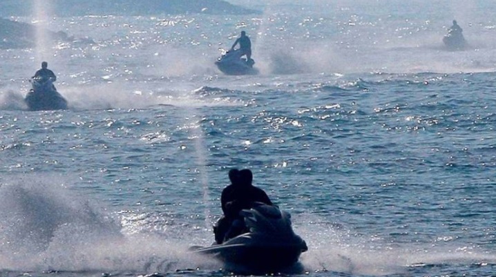 Cezayir’de akılalmaz olay: Jet skiyle yolunu kaybedip sınırı geçen turistleri ateş açarak öldürdü