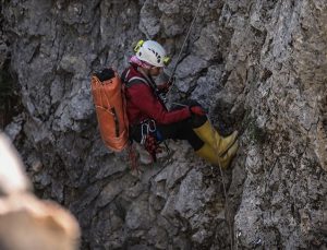 Mersin’de mağarada rahatsızlanan ABD’li dağcı Dickey’in tahliyesi sürüyor