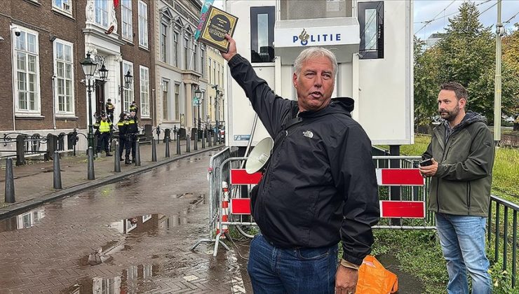 Hollanda’da ırkçı PEGIDA lideri, Türkiye’nin Lahey Büyükelçiliği önünde Kur’an-ı Kerim yırttı
