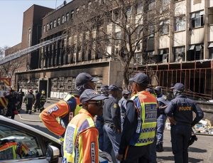 Güney Afrika’daki yangında ölen 74 kişiden 62’sinin kimliği henüz belirlenemedi