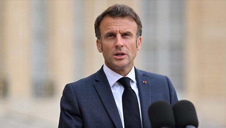 Macron, Niamey Büyükelçisi’nin “kelimenin tam anlamıyla rehin alındığını” söyledi