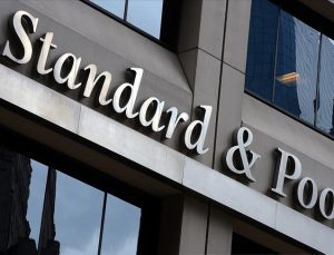 S&P, İngiliz ekonomisinde durgunluğun gelecek yıl devam etmesini bekliyor