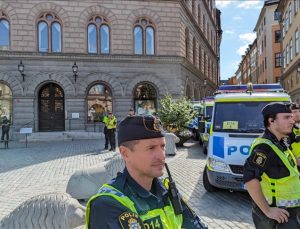 İsveç’te Kur’an-ı Kerim’e saldırıyı engellemeye çalışan 15 kişi gözaltına alındı