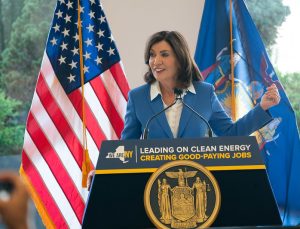 Hochul’dan New York’a ABD tarihindeki en büyük yenilenebilir enerji yatırımı