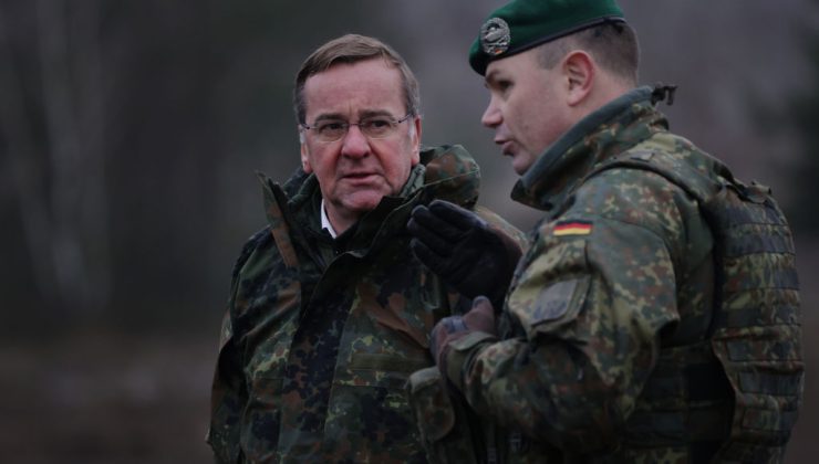 Almanya Savunma Bakanı, ülkesinin Avrupa’da olası bir savaşa hazırlıklı olması gerektiğini söyledi
