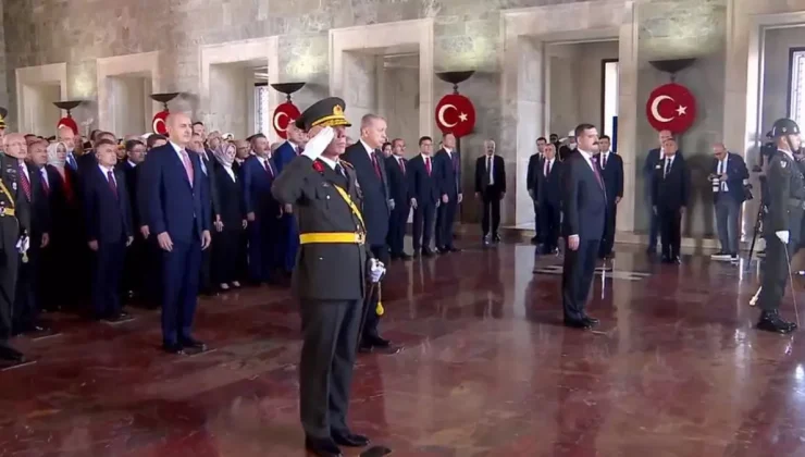 Devlet erkanı Anıtkabir’de: Cumhurbaşkanı Erdoğan’dan önemli mesajlar