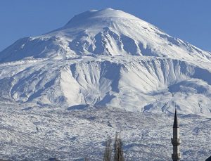 Ağrı Dağı beyaza büründü