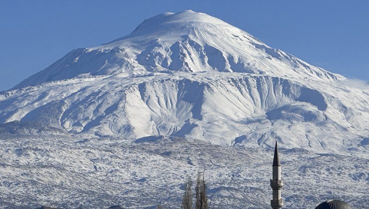 Ağrı Dağı beyaza büründü