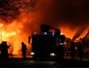 Lyon’da bir binada çıkan yangında 2 kişi öldü