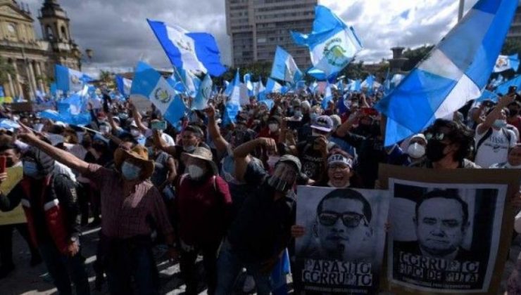 Guatemala’da seçimdeki oylara el koymaya çalışan savcılara protesto