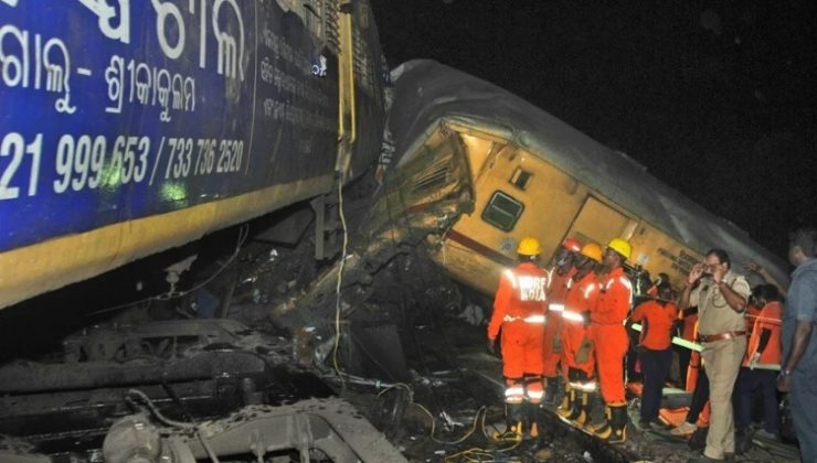 Hindistan’ın Andra Pradeş eyaletindeki tren kazasında ölü sayısı 13’e yükseldi
