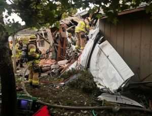 ABD’de uçak evin üzerine düştü: 2 kişi hayatını kaybetti