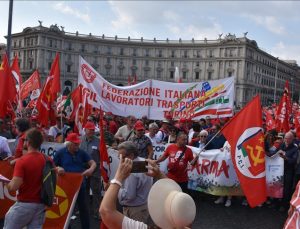 İtalya’da işçiler “asgari ücret” talebiyle yürüdü