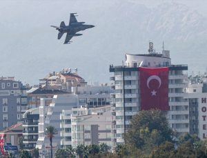 F-16’lar Antalyalıları heyecanlandırdı