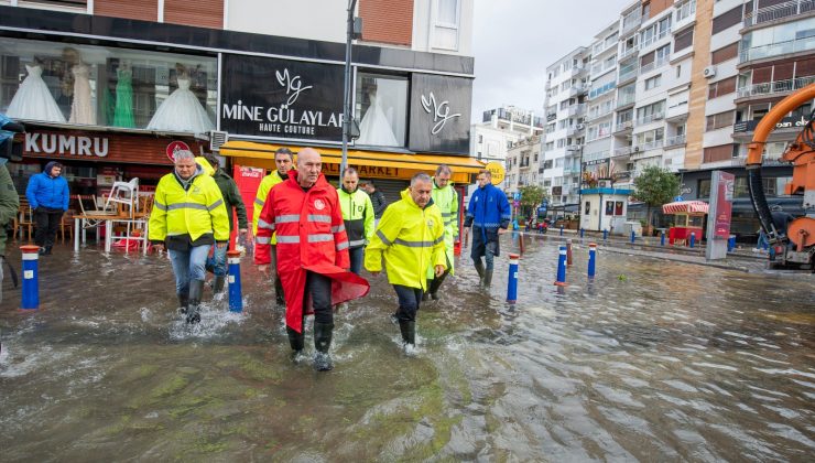 Deniz kabarmasının tsunami etkisi yarattığı İzmir’de Başkan Soyer sahaya indi