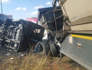 Zimbabve’de trafik kazasında 22 kişi hayatını kaybetti