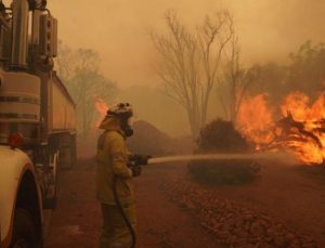 Batı Avustralya’da süren orman yangınları nedeniyle çok sayıda kişi tahliye edildi